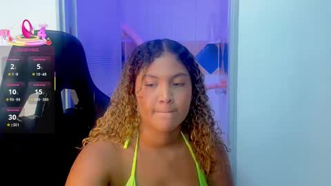 Snapshot of cristal_war chatting on 11.08.25 Cristal online show from 11.08.25