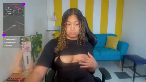 Snapshot of cristal_war chatting on 11.28.25 Cristal online show from 11.28.25