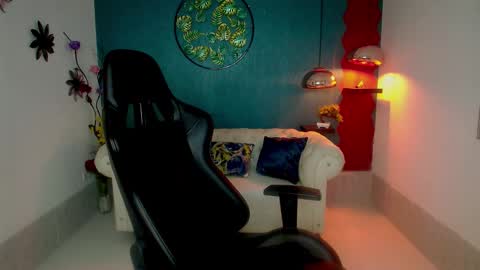 Snapshot of cristal_war chatting on 11.30.25 Cristal online show from 11.30.25