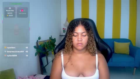 Snapshot of cristal_war chatting on 12.04.25 Cristal online show from 12.04.25