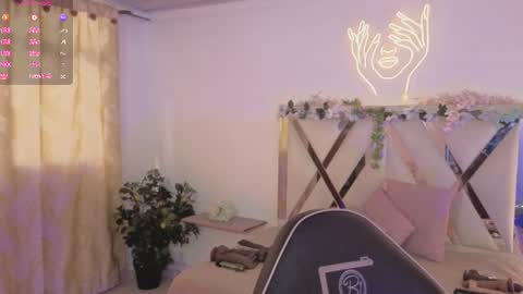 Snapshot of cristalbroke_tay chatting on 07.04.26 Crystalbroke online show from 07.04.26