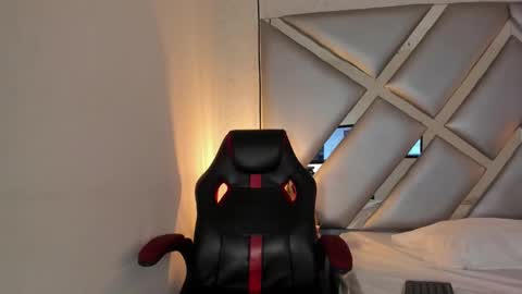 cristalevans_vc online show from 10.16.25