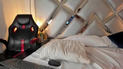 cristalevans_vc online show from 10.17.25