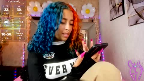   online show from 11.04.25