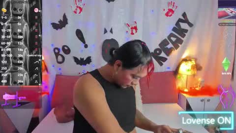 Snapshot of cristalsofiahot chatting on 10.29.25 Cristal Sofia online show from 10.29.25