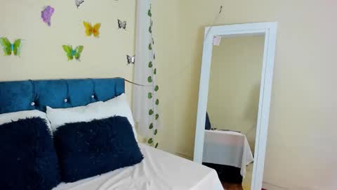 cristal walker online show from 10.10.25