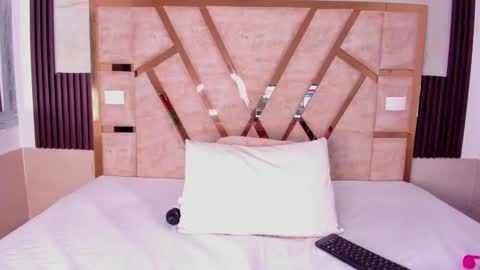 cristin  online show from 09.17.25