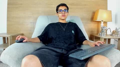 cristian_suarezz_ online show from 10.19.25