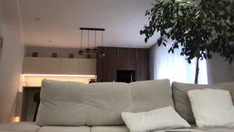 Snapshot of cristianovilla chatting on 01.05.25 CristianoHailey online show from 01.05.25