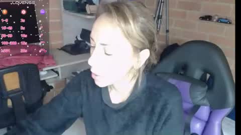 Snapshot of cristin_doll chatting on 07.11.26 cristina online show from 07.11.26
