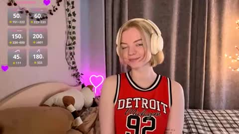 Snapshot of cristinekondo chatting on 05.22.26 Marry online show from 05.22.26