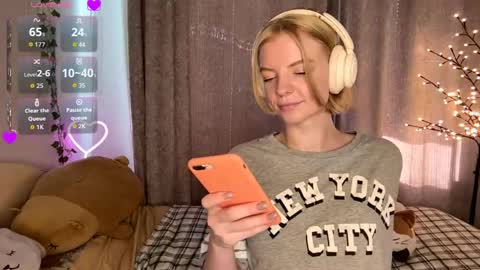 Snapshot of cristinekondo chatting on 05.23.26 Marry online show from 05.23.26