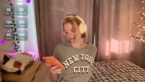 Snapshot of cristinekondo chatting on 05.24.26 Marry online show from 05.24.26