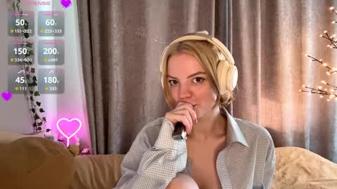 Snapshot of cristinekondo chatting on 05.25.26 Marry online show from 05.25.26