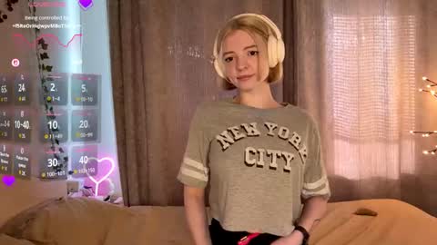 Snapshot of cristinekondo chatting on 05.28.26 Marry online show from 05.28.26