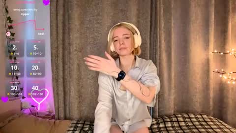 Snapshot of cristinekondo chatting on 05.29.26 Marry online show from 05.29.26