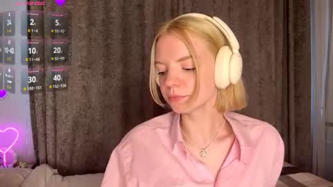 Snapshot of cristinekondo chatting on 06.20.26 Marry online show from 06.20.26