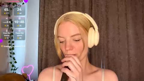 Snapshot of cristinekondo chatting on 06.24.26 Marry online show from 06.24.26