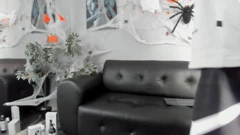 Snapshot of cristopher_strong chatting on 10.27.25 Cristopher online show from 10.27.25