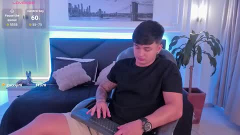 Snapshot of cristopher_strong chatting on 11.09.25 Cristopher online show from 11.09.25