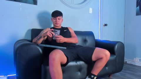 Snapshot of cristopher_strong chatting on 11.12.25 Cristopher online show from 11.12.25