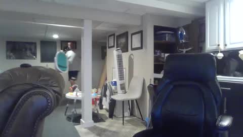 Snapshot of crm400 chatting on 09.27.25 billybasement online show from 09.27.25