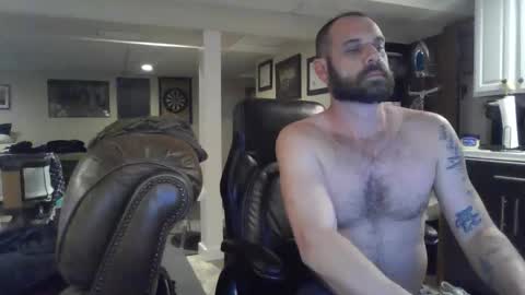 Snapshot of crm400 chatting on 11.01.25 billybasement online show from 11.01.25