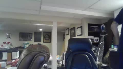 Snapshot of crm400 chatting on 11.09.25 billybasement online show from 11.09.25