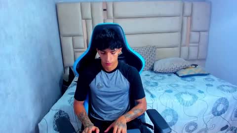 Snapshot of croy_myer chatting on 02.25.26 Croy online show from 02.25.26