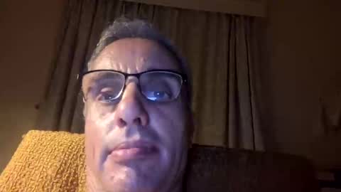 Snapshot of crucut80 chatting on 01.12.25 Crucut online show from 01.12.25