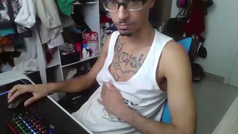 Snapshot of crudosoy chatting on 12.02.25 Carlo online show from 12.02.25