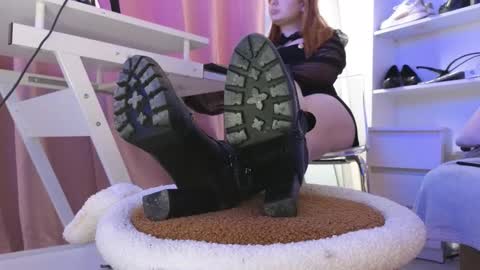 Snapshot of cruel_siren chatting on 11.17.25 Cruel Siren online show from 11.17.25