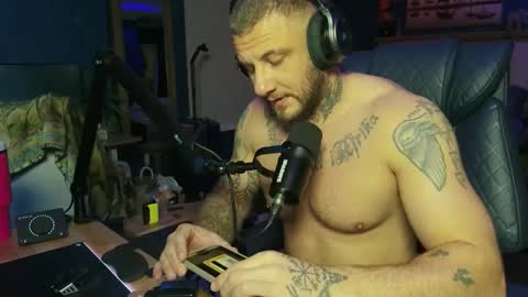 Snapshot of crushdaddyxxx chatting on 02.04.26 Crush Daddy online show from 02.04.26