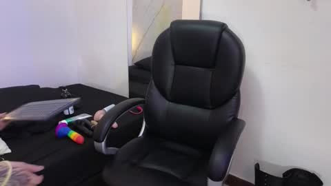 Cry online show from 10.29.25