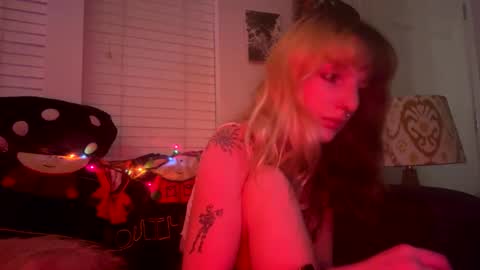 Snapshot of crylei chatting on 12.31.24 kybaby online show from 12.31.24