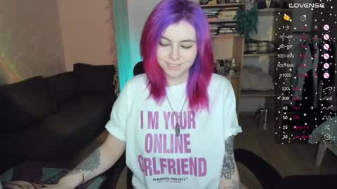 Snapshot of cryptobjgirlv2 chatting on 12.19.25 Lilith online show from 12.19.25