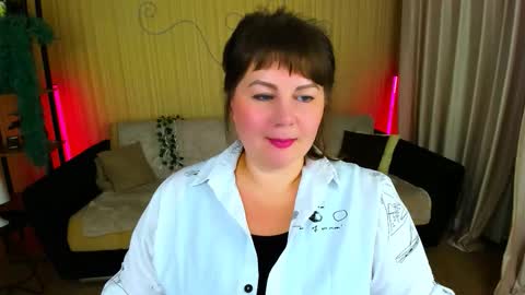 Snapshot of crystaalstaar chatting on 10.19.25 Anna online show from 10.19.25