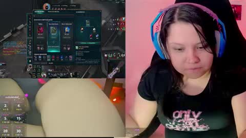 Snapshot of crystal_velvet01 chatting on 01.08.25 crystal online show from 01.08.25