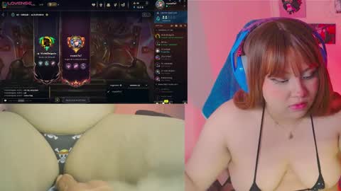 Snapshot of crystal_velvet01 chatting on 02.02.25 crystal online show from 02.02.25