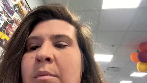 Snapshot of crystalspring chatting on 10.31.25 crystalspring online show from 10.31.25