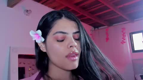 Snapshot of crystalvans chatting on 10.15.25 Cristal online show from 10.15.25