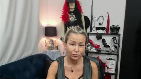 CrystalHotty online show from 09.29.25