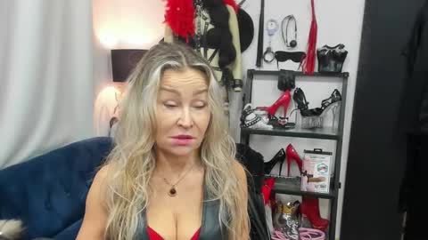 CrystalHotty online show from 11.06.25