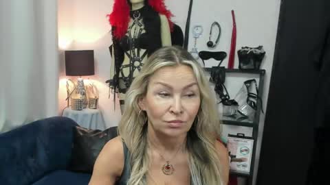 CrystalHotty online show from 05.18.26