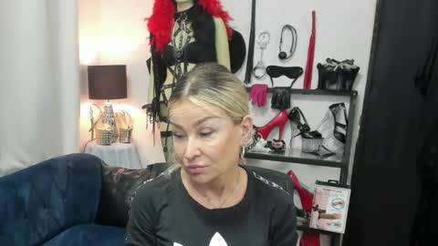 CrystalHotty online show from 05.22.26