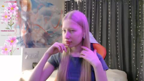 Snapshot of crystalyss chatting on 01.26.25 Lia online show from 01.26.25