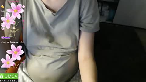 Snapshot of crystalyss chatting on 10.07.25 Lia online show from 10.07.25