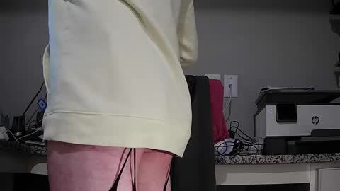 Snapshot of cuban2_slut chatting on 09.15.25 Cubantoo online show from 09.15.25