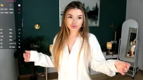 Snapshot of cuddles_jane chatting on 04.16.26 Silvia online show from 04.16.26