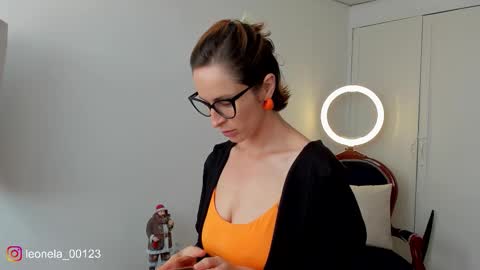 Leonela online show from 12.21.25